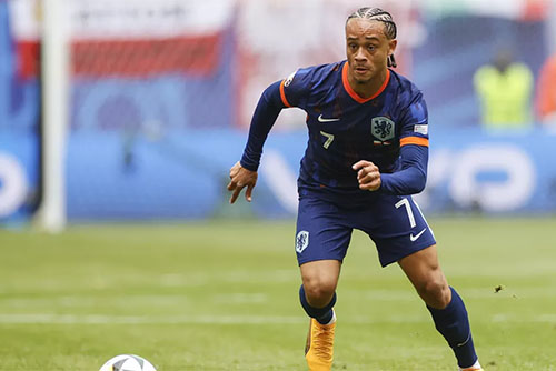 คูมัน ยก ซิมอนส์ แข้งยอดเยี่ยม