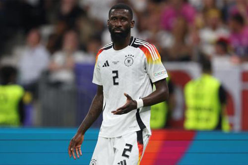 อินทรีเหล็ก หวัง รูดิเกอร์ สลัดเจ็บดวล โคนม