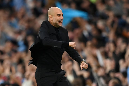 เนวิลล์ ยก เป๊ป ยิ่งใหญ่เทียบ เซอร์ อเล็กซ์ หากคว้า 3 แชมป์มาได้