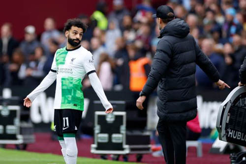 แหลกสลายไม่มีชิ้นดีคล็อปปะทะบังโมเดือดข้างสนาม